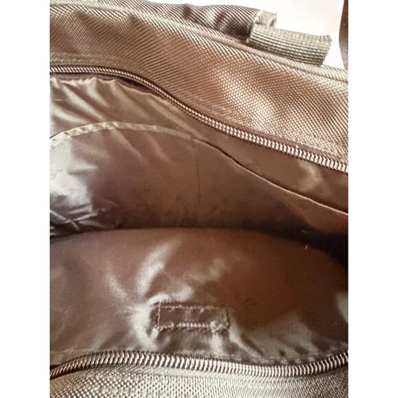 Swissgear Black Nylon Messenger Bag With Adjustable Strap - Picture 12 of 14